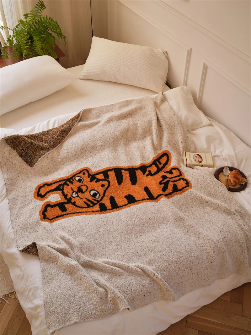 product wholesale super soft cozy 100 polyester cute cartoon tiger jacquard  knitted throw blanket for home decoration and travel  wh-58