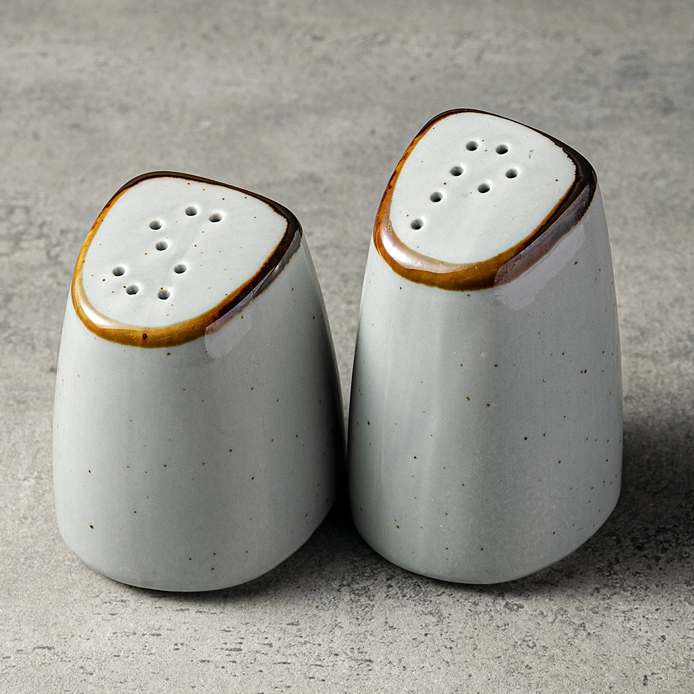 Salt And Pepper Crockery atelieryuwa.ciao.jp