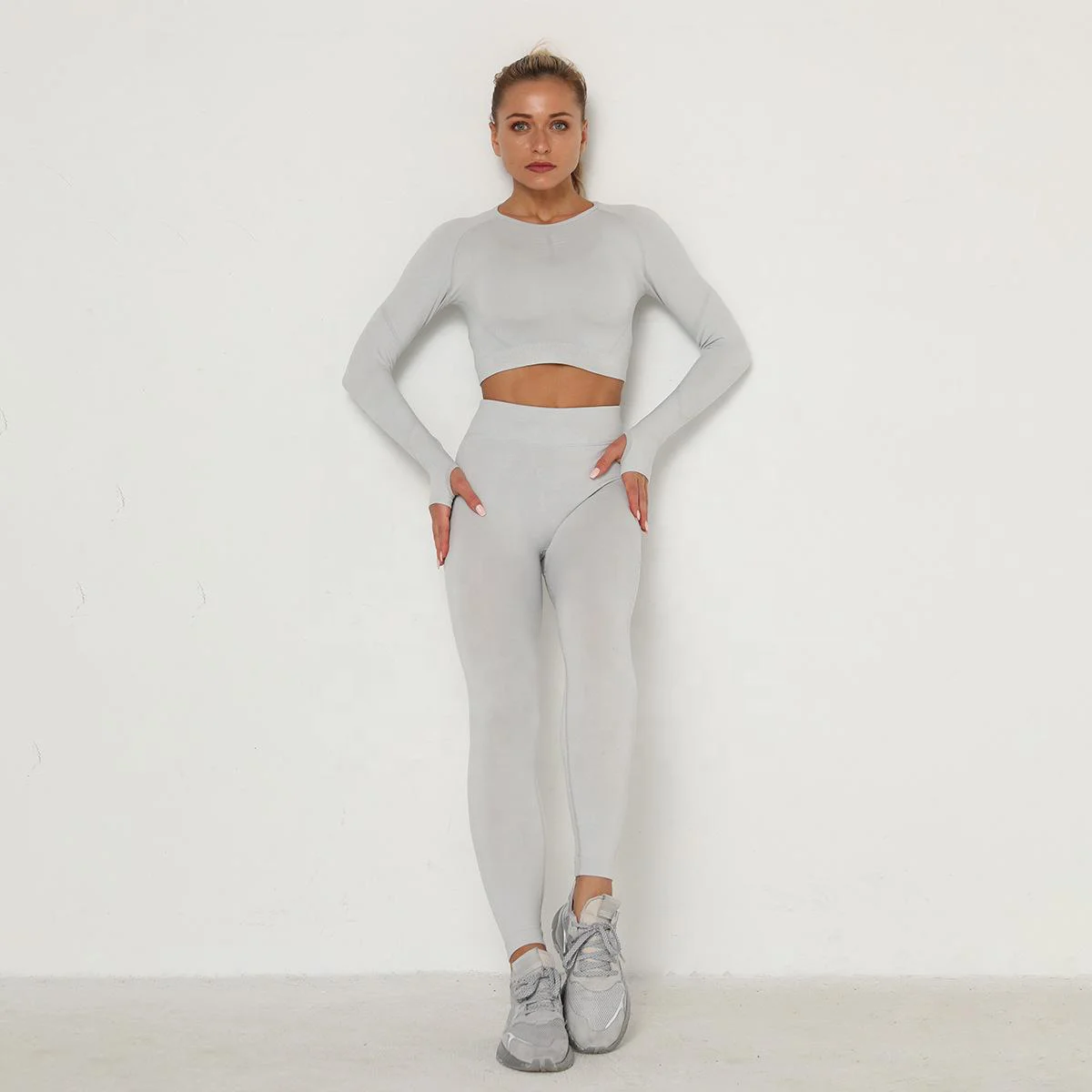 Women's long-sleeved workout top with built-in bra Yoga Slim-fit shirt Sports Gym crop top