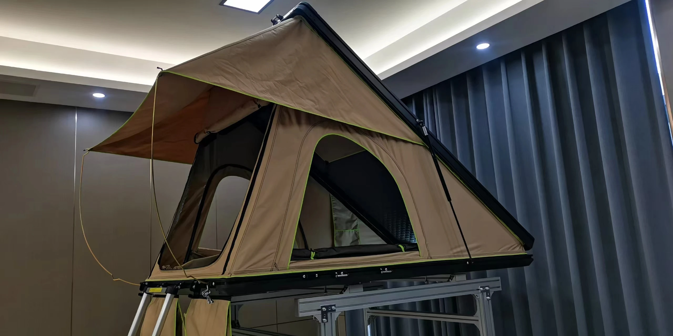 2.1M 320g Polyester Cotton 210*132cm Aluminum Hard Shell Roof Top Tent for Offroad Camping