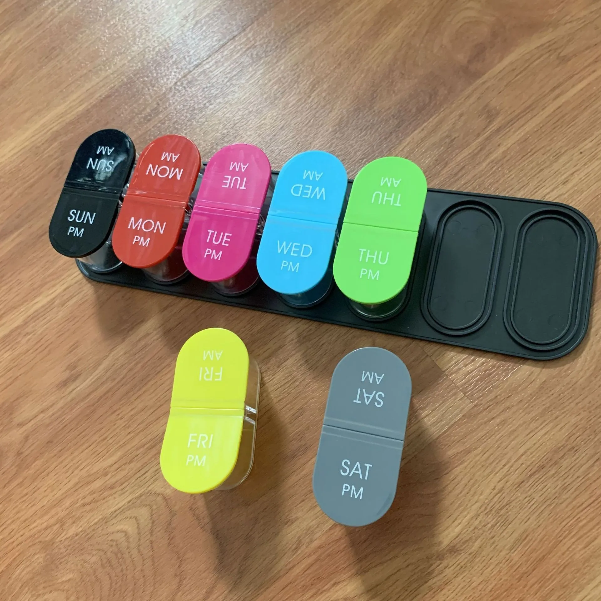 Colorful PP Tablet storage organizer case detachable Customize logo 14 compartment 7 days weekly pill box