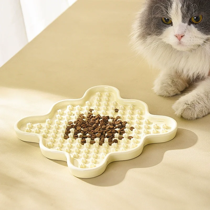New hot pet licking plate cat and dog bowl ceramic material easy to clean pet supplies factory