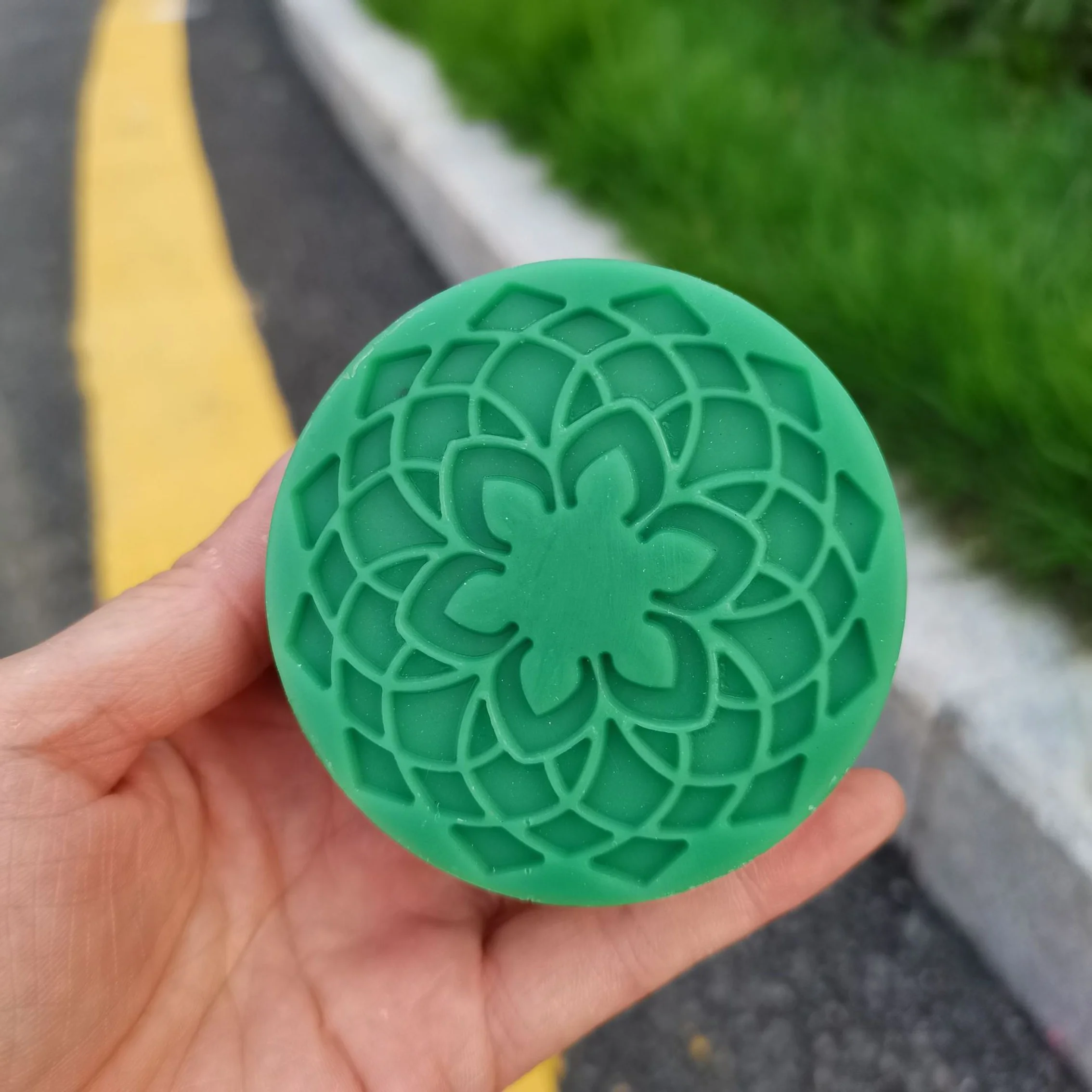 4 Cavity Round Flower Carved Shape Diy Cake Baker Pan Mold Silicone Mold For Soap Candle Making Cake Tools