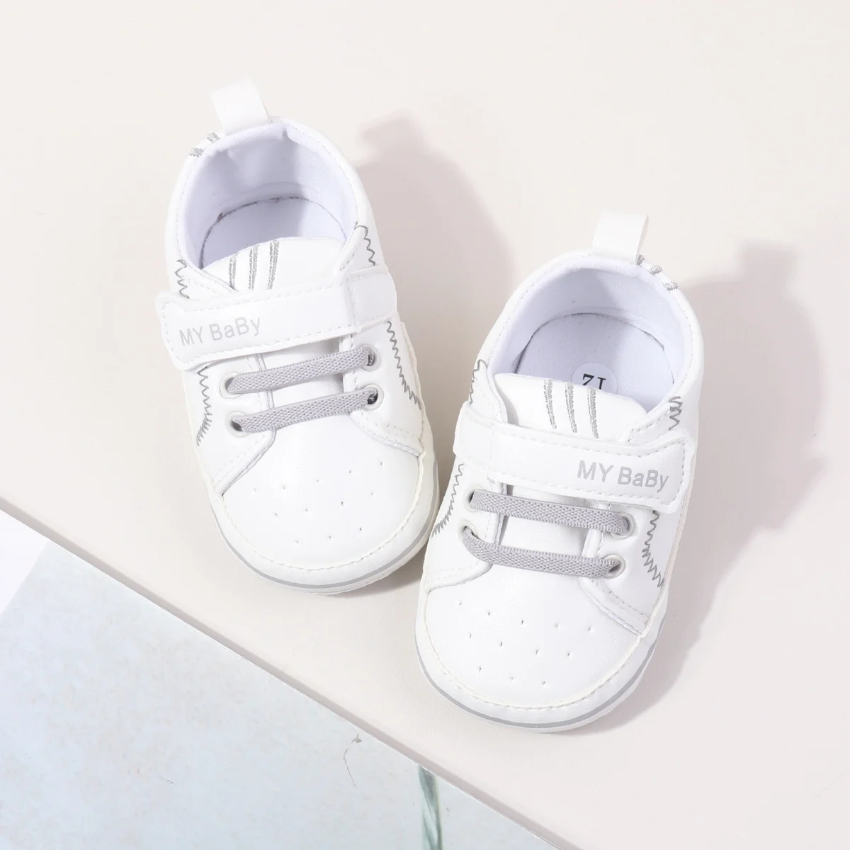 Classic Cute Adorable Dainty White Cozy Baby Casual Walking Shoes for 0-15 Months Active Boys and Girls factory