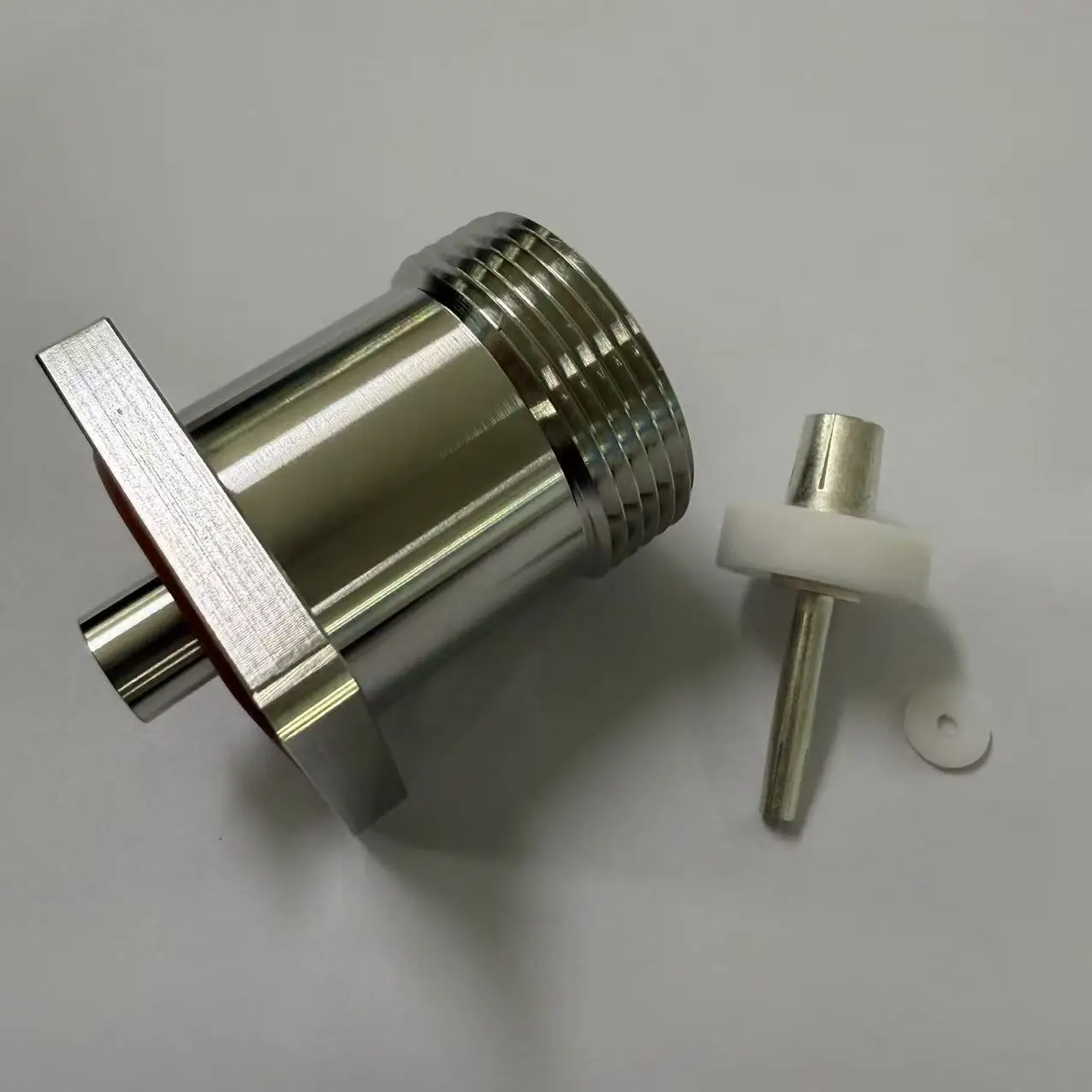 Factory Supply L29-KFB5 Connector Flange L29 DIN Female Connector for RG401 supplier