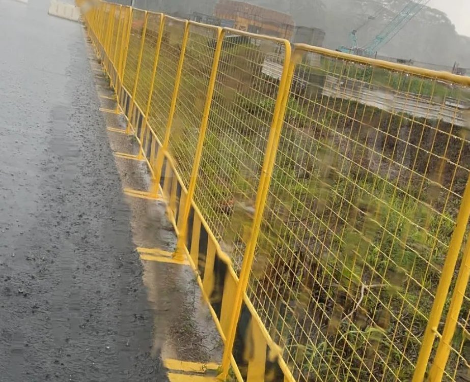 Safety Metal Barricade With Wire Mesh 1.8m/Galvanised Traffic Road Barrier Safety Pedestrian Crowd Control Barriers