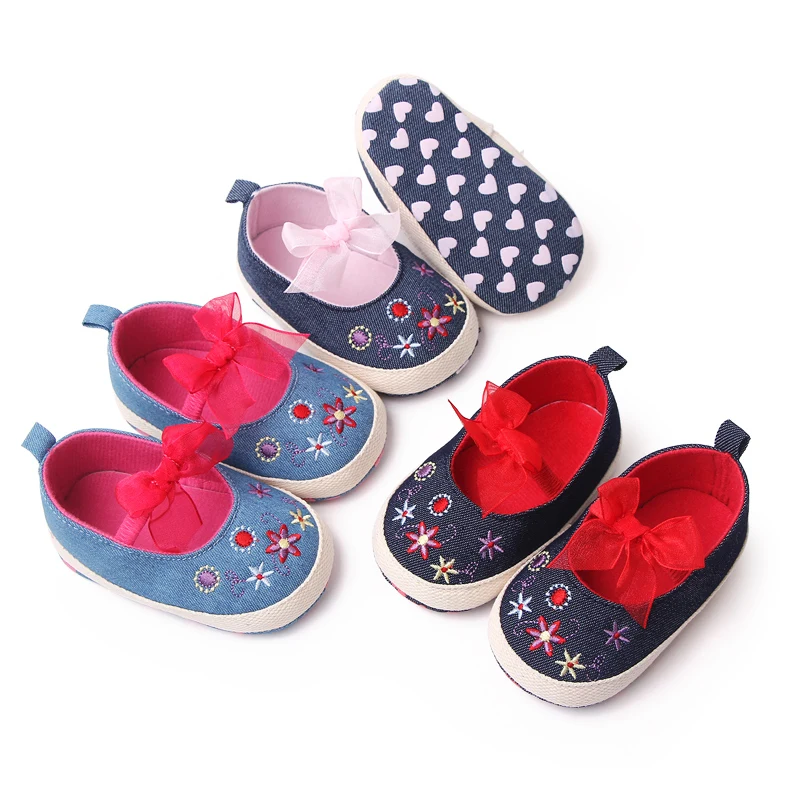 2023 Flower Embroidery Design Soft Sole Denim Newborn Baby Girl Shoes supplier