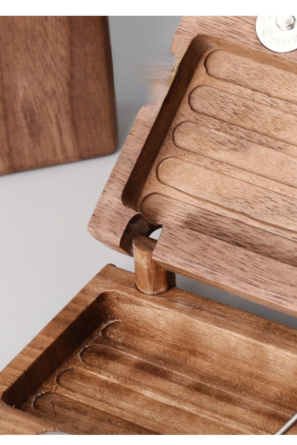 Clamshell Creative Solid Wood Cigarette Box Smoking Accessories 10