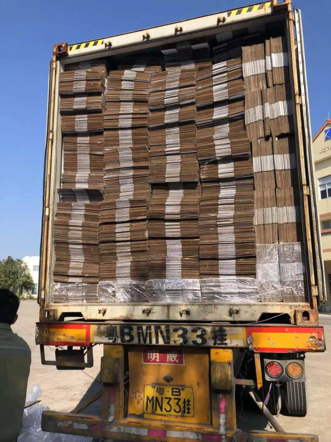 Customized Color Olive Oil Tin Can with 3.5g Capacity and 0.1mm-0.25mm Thickness for Food Packaging