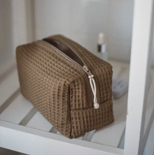 Custom Waffle Cosmetic Bag Fluffy Waffle Checker Makeup Bag Portable Cosmetic Pouch with Handle manufacture