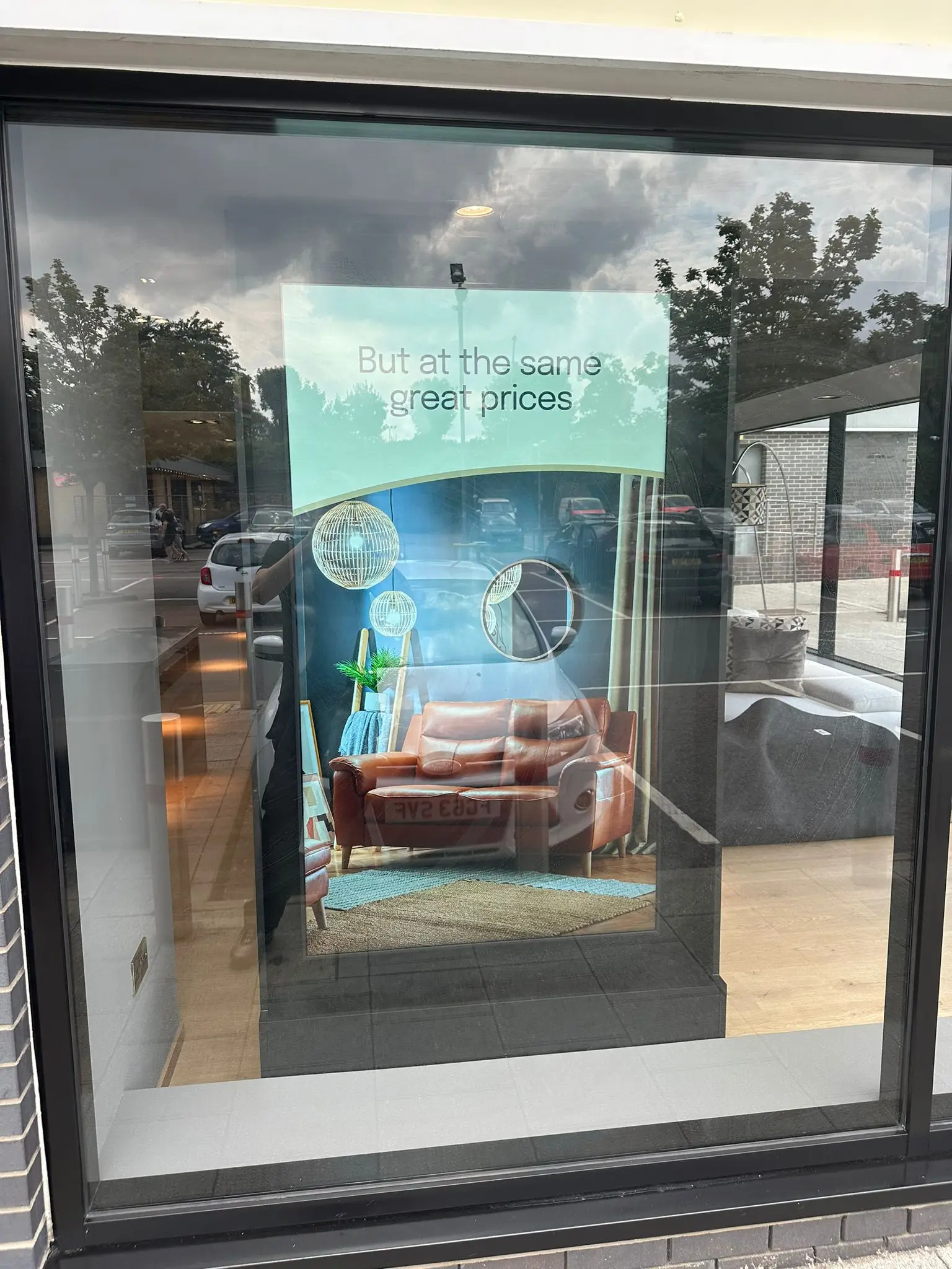 Multi Size Narrow Bezel Window High Brightness 3000 Nits Indoor Hanging LCD Shop Showcase Facing Display Digital Signage factory