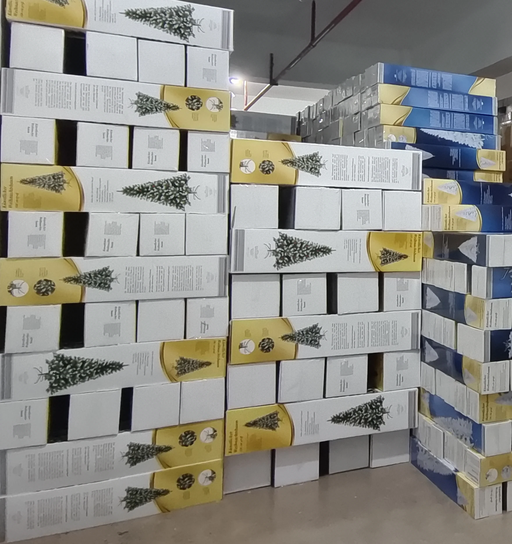 China Factory Wholesale Artificial Christmas Tree New 210cm Green Artificial Luxury Christmas Tree supplier