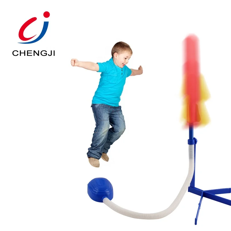 New design flying kids game space intelligent crazy children's shooting toy foot rocket launchers for kids-outdoor toys