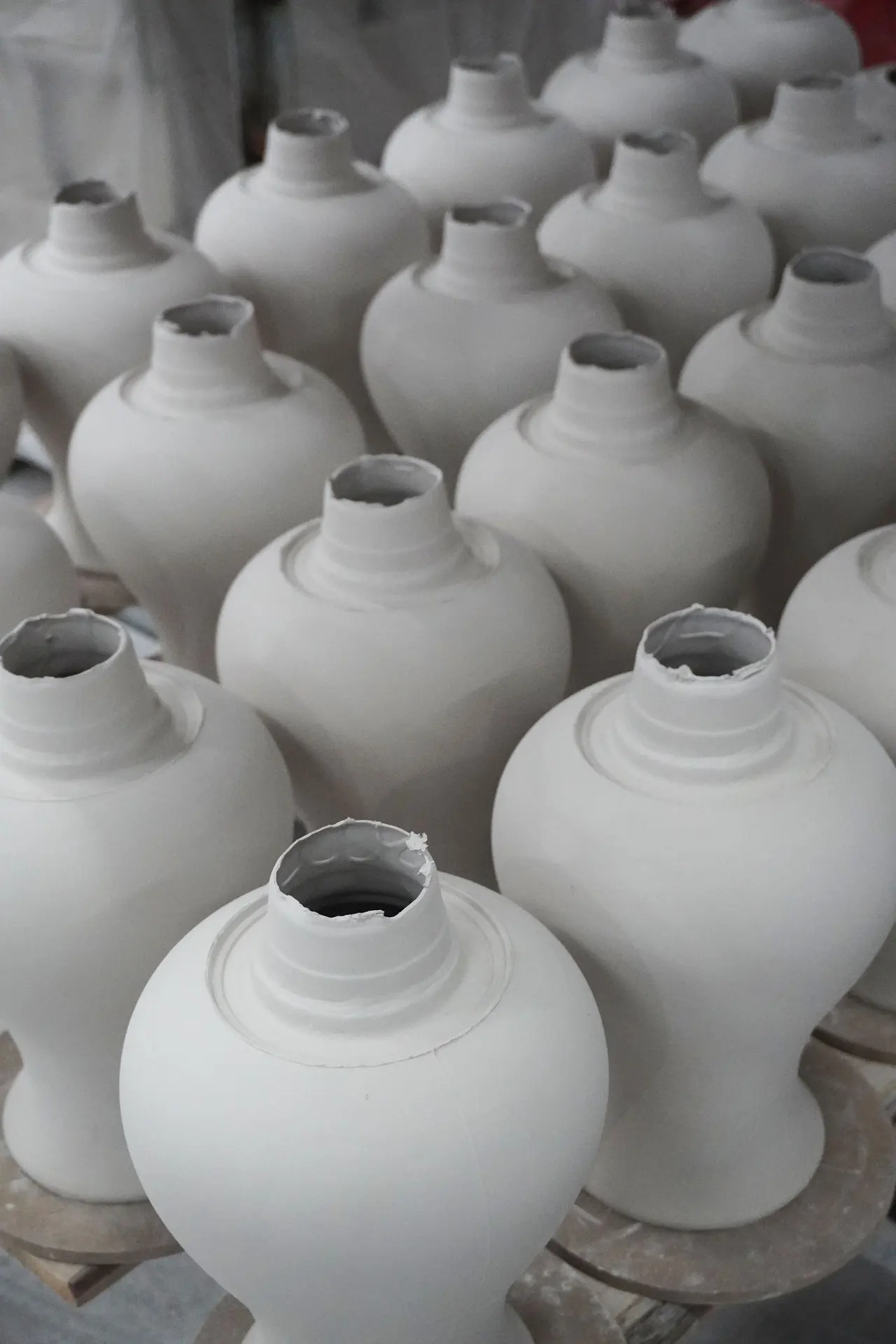 product wholesale customized jingdezhen decorative ornaments handicraft ceramic vase light luxury painted porcelain vase-5