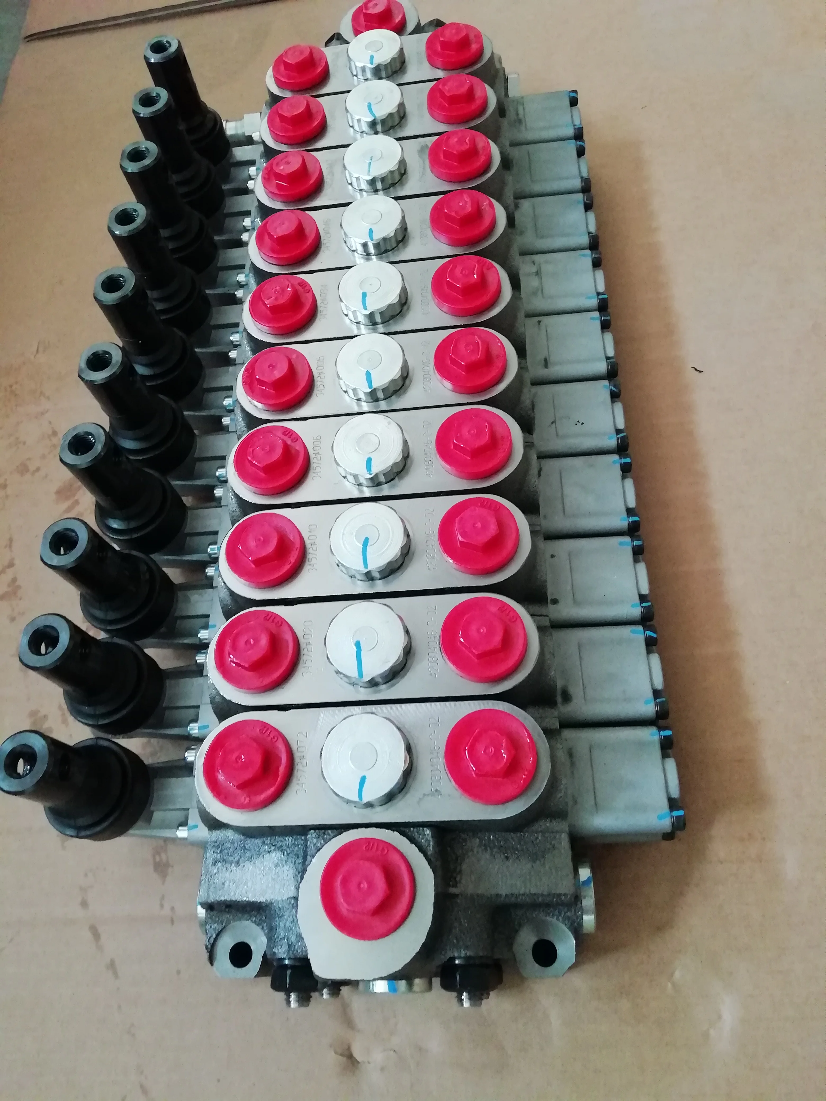 Sectional  hydraulic directional valves  6 spools   polit control   rated flow  80L/min  350bar