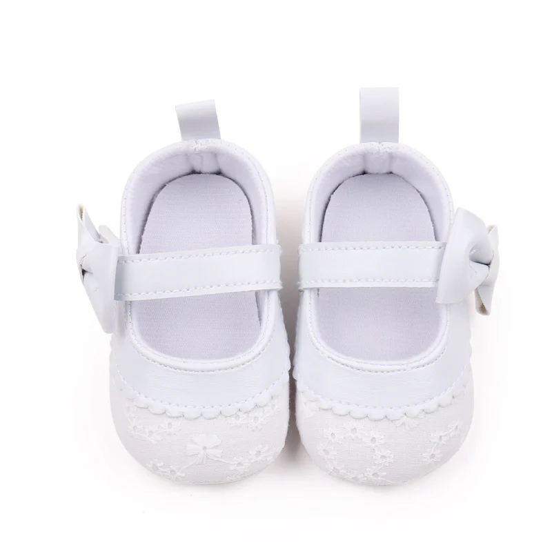 Spring and Autumn Soft Bottom Baby Girl Shoes Breathable and Lightweight Flower Embroidery Design with Anti-Slip Flat Feature supplier