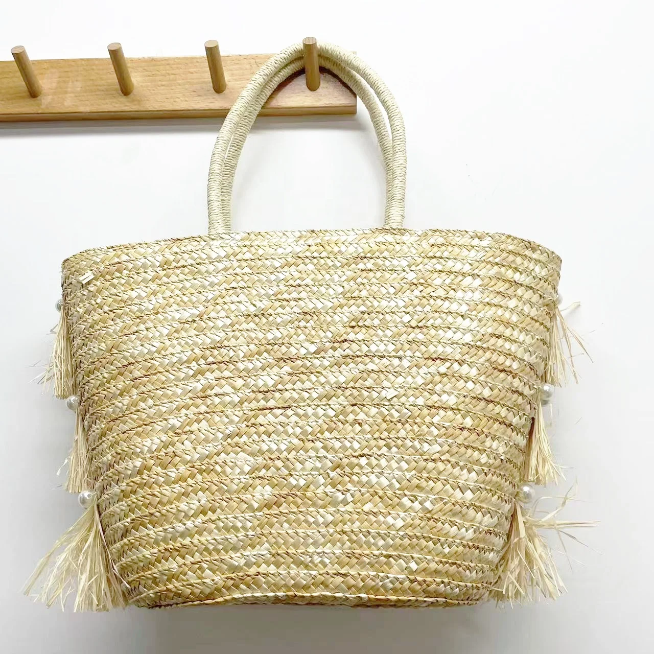 HUAYI 2024 wholesale custom woven women pearl straw paper summer basket bag beach large tote handbag with pearls