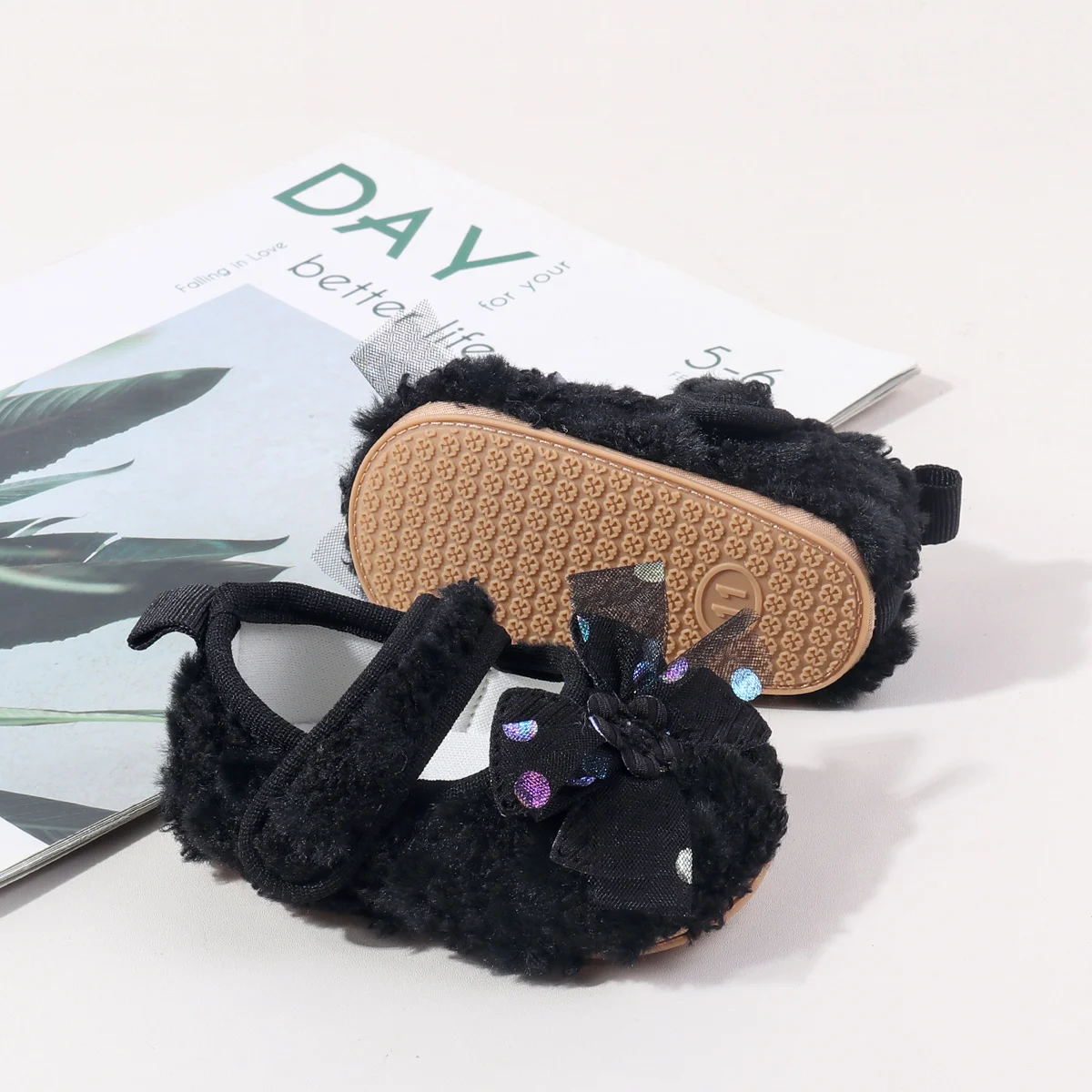 Wholesale Velvet Material Cute Newborn Baby Girls Shoes details