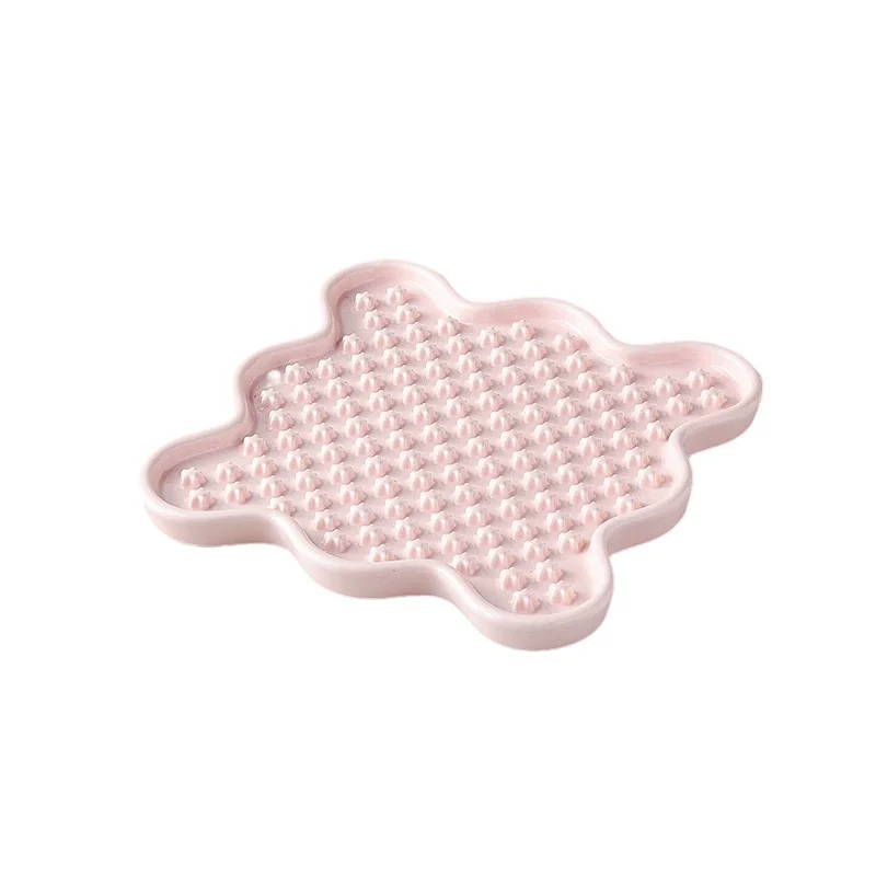 New hot pet licking plate cat and dog bowl ceramic material easy to clean pet supplies factory