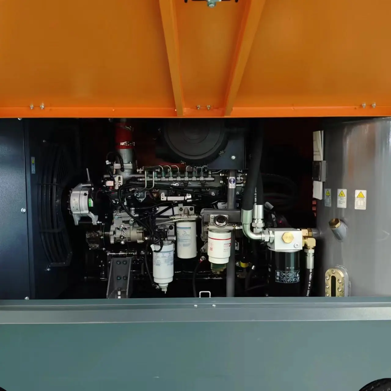 Hongwuhuan HGT15-17C diesel screw air compressor 15bar 550cfm 650cfm 12bar diesel engine air compressor