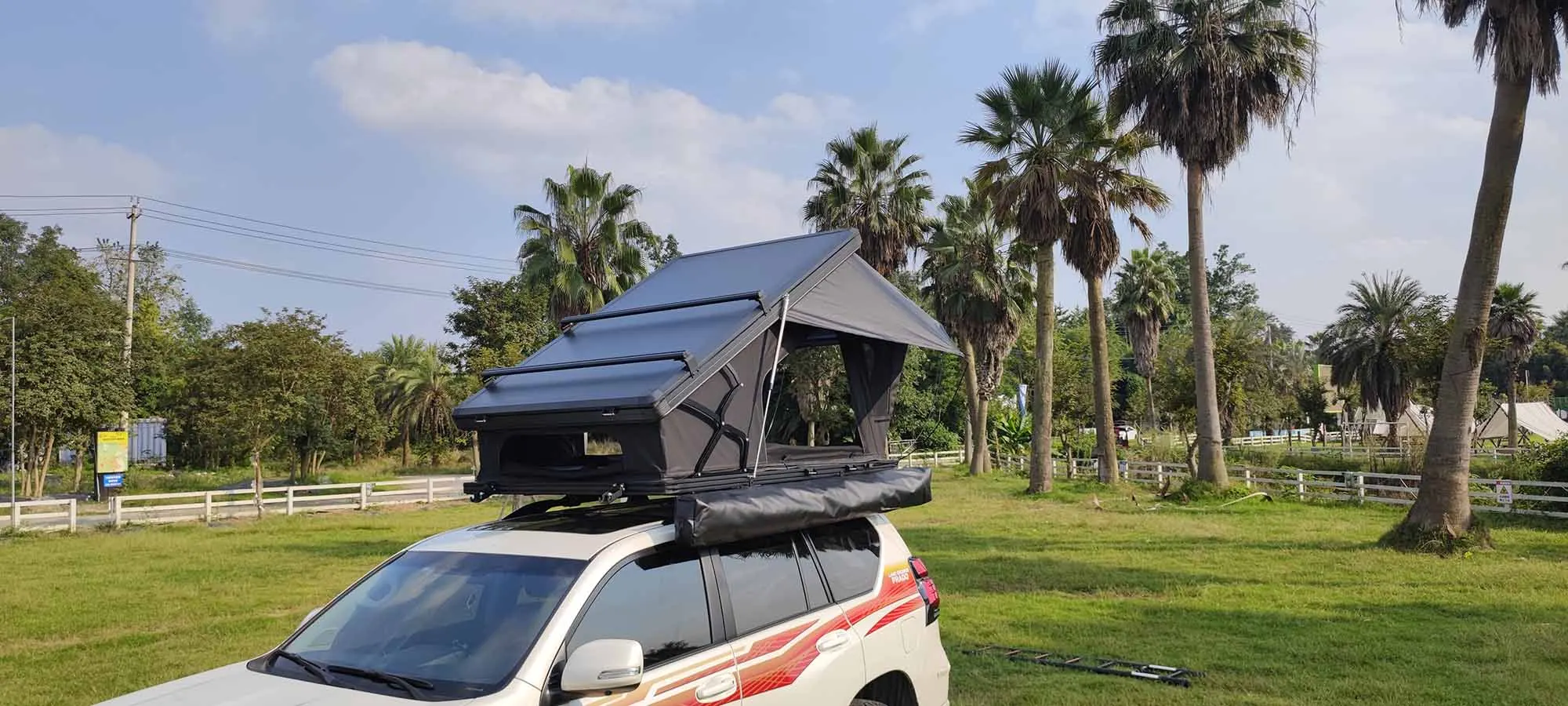 2025 New Design X Hinge Hardshell Rooftop Tent with Wooden Case Packaging for Outdoor Camping