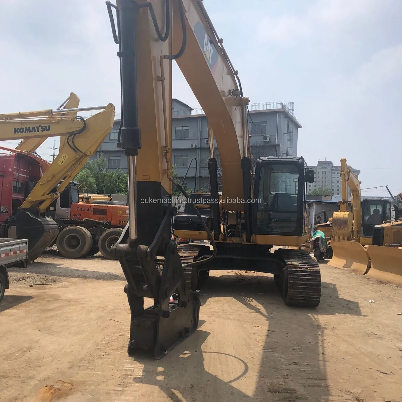 Original Caterpillar Cat D Used Excavator In Uae Backhoe Crawler