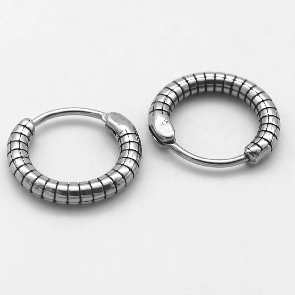 Simple Twist Earrings Wholesalers