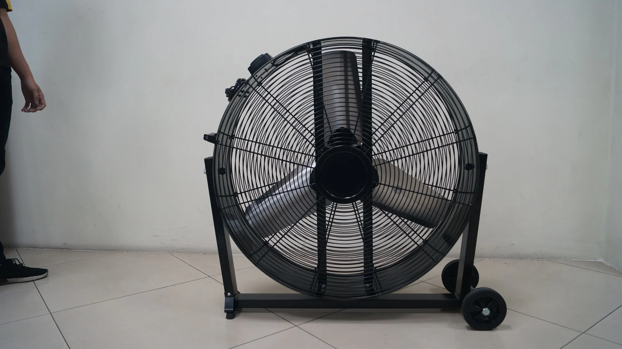 Tilted Drum Fan, 30", Aluminum - detail 4
