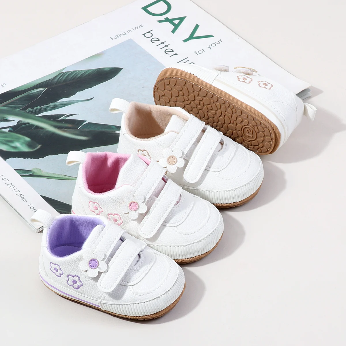 Hot Selling Hook&loop Embroidery Flowers Soft PU Leather White Baby Girls Shoes in Bulk manufacture
