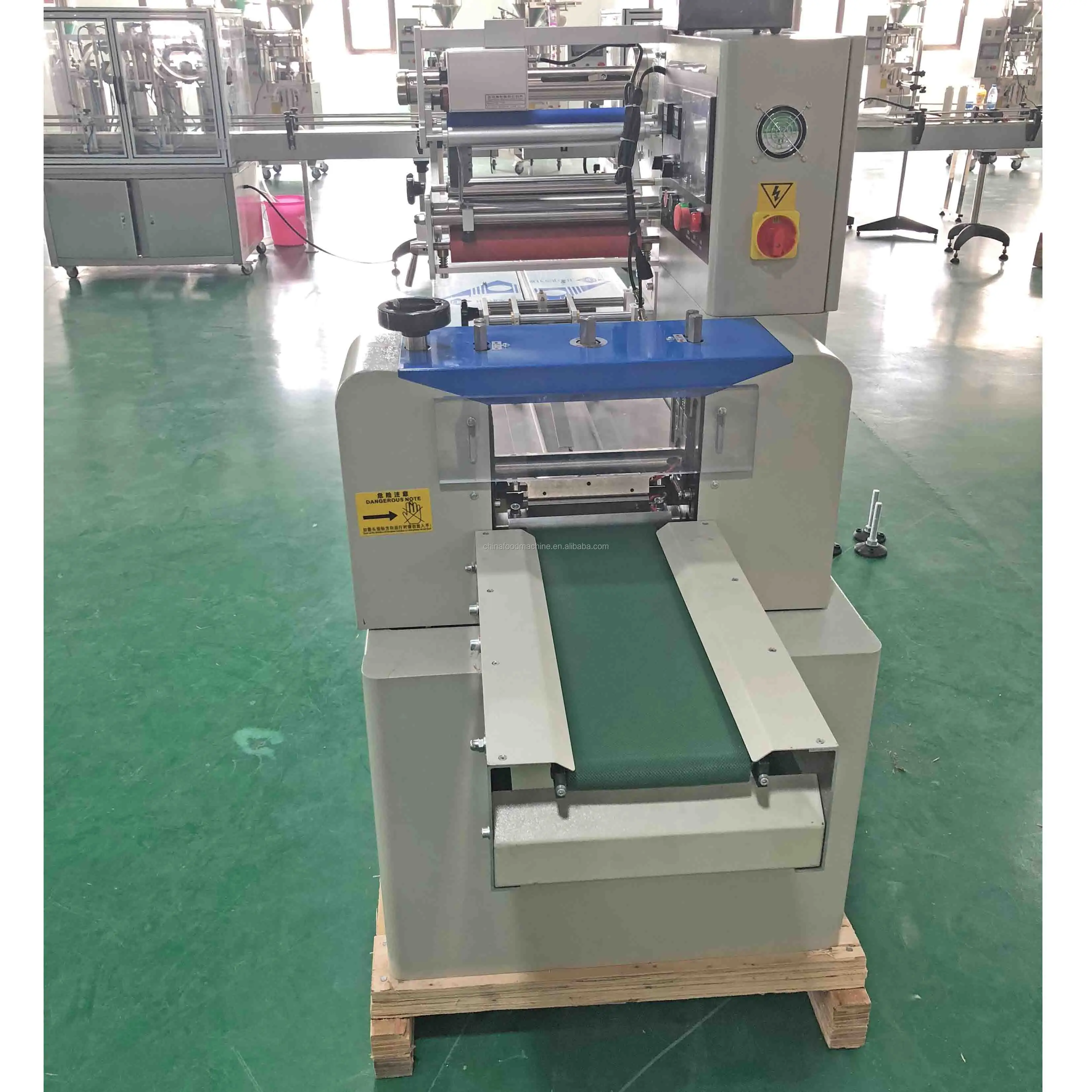 Horizontal Flowpack Pillow Type Face Mask Chocolate bar Ice Condom Protective Clothes Packing Sealing Machine factory