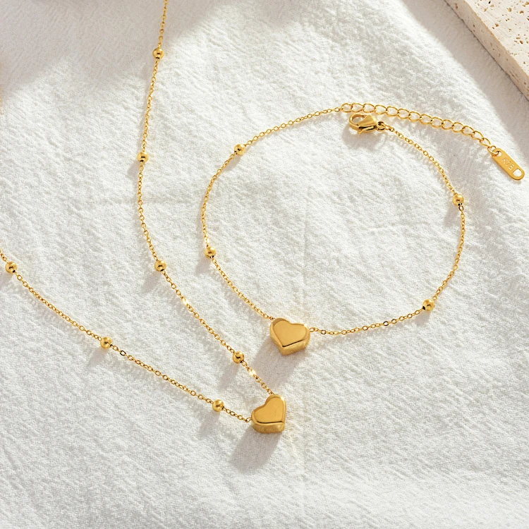 The Fine Chain Adjustable Heart Pendant 