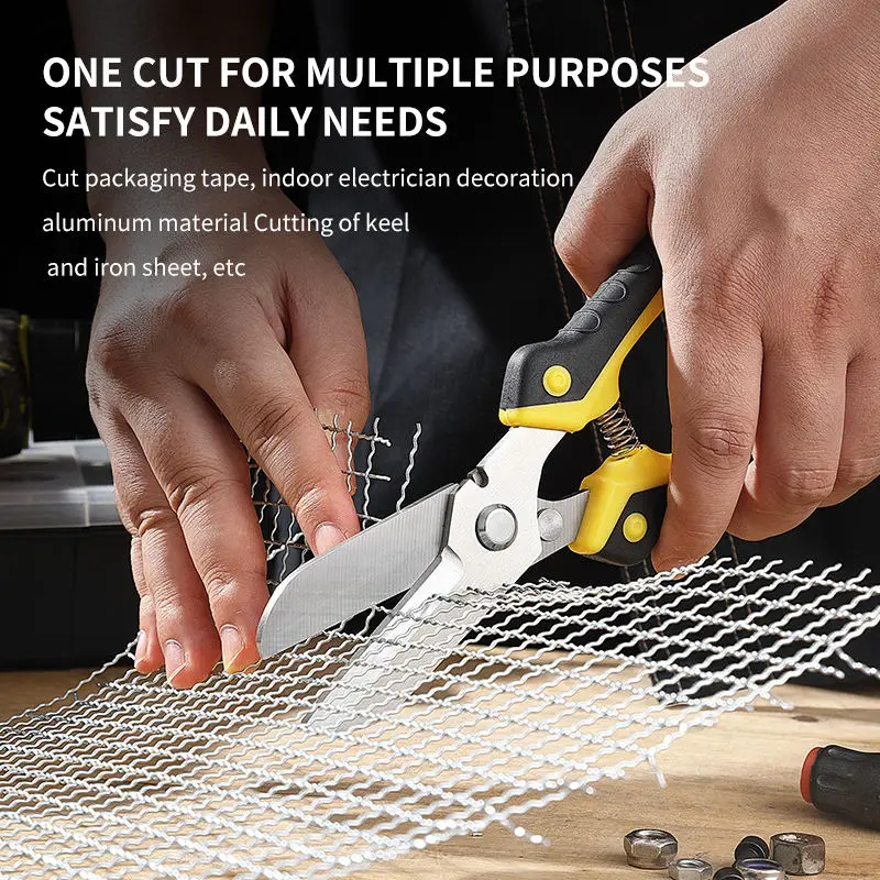 Metal cutting tin snips