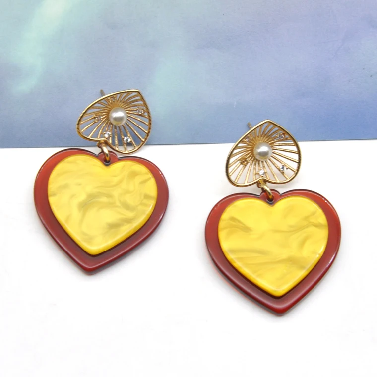 Newest gold plated brass stud jewelry for women bright gorgeous acrylic love heart earrings