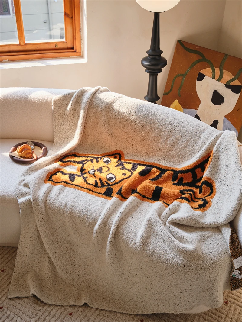 product wholesale super soft cozy 100 polyester cute cartoon tiger jacquard  knitted throw blanket for home decoration and travel  wh-63