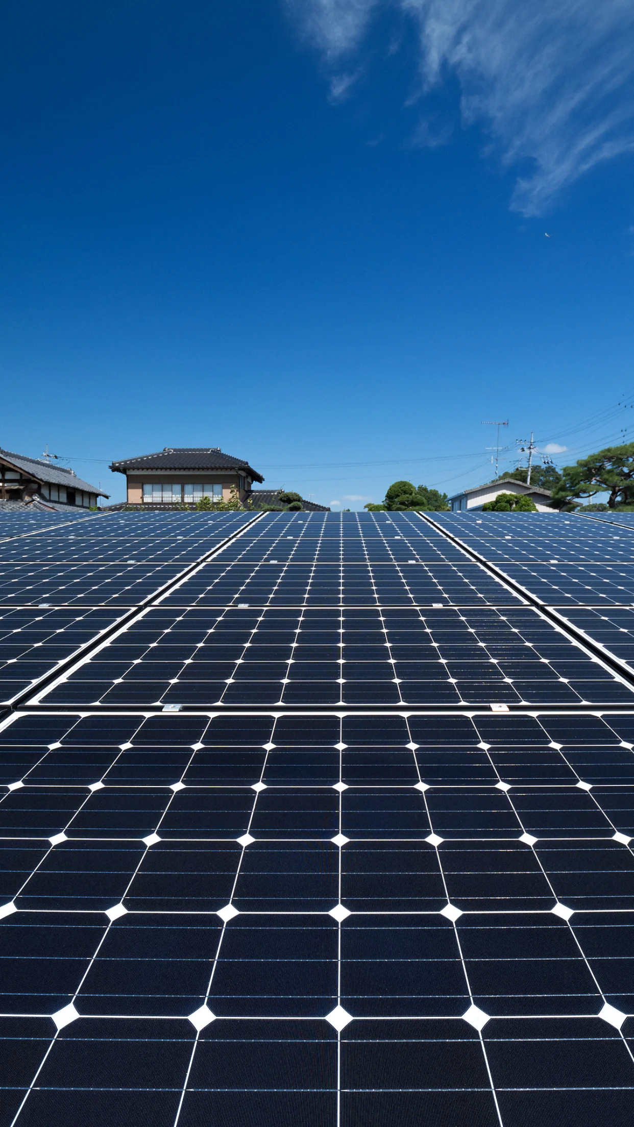 QIANEN Monocrystalline High-Efficiency 630W-650W Roof Solar Panels N-Type Black EU Stock TUV-Certified Solar Panels China supplier