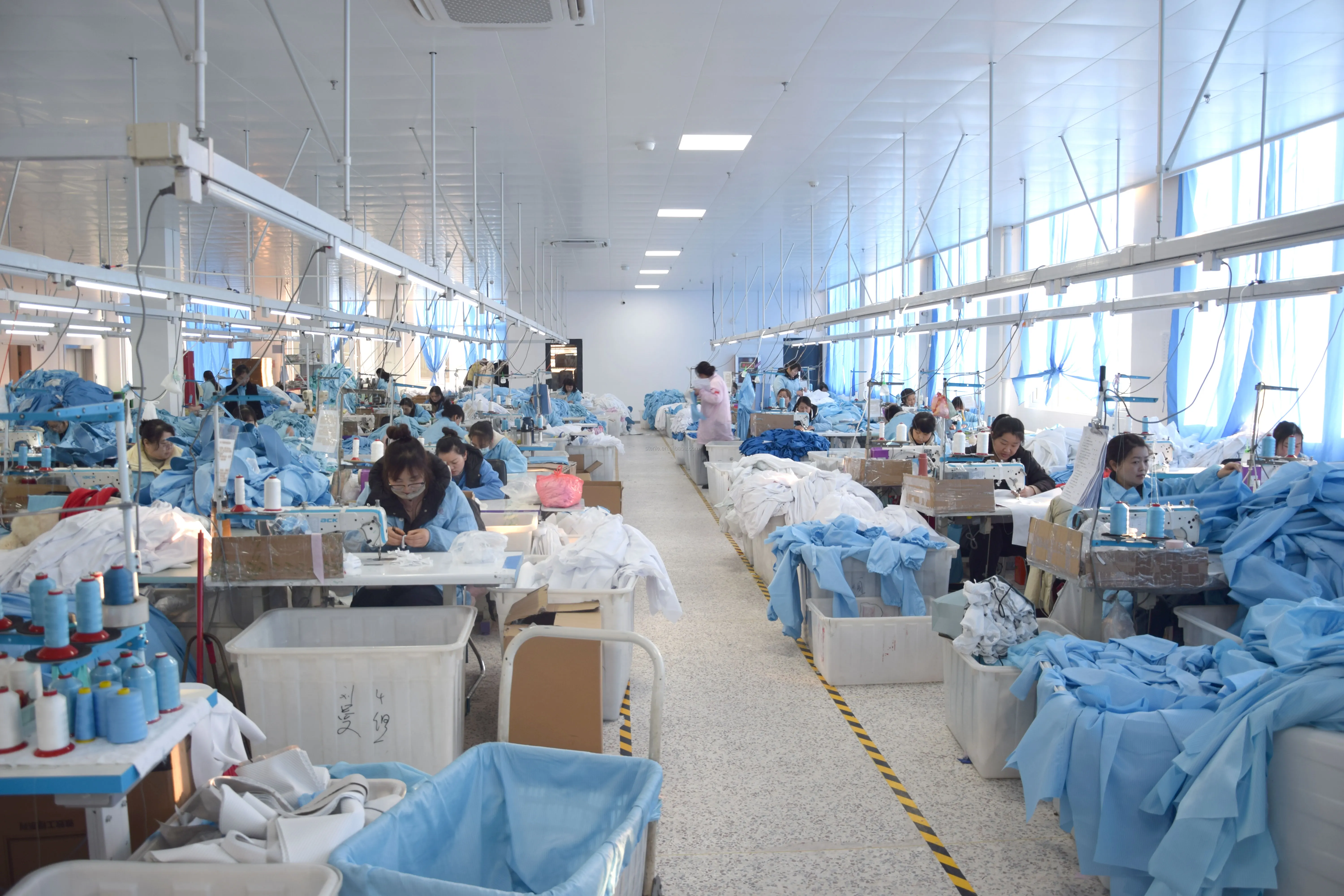 Anti-static Shawl Hood with Dustproof and Breathable Design for Food Processing and Cleanroom Use