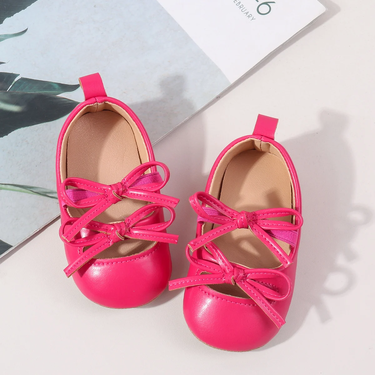 Hot Selling Solid Pu Leather Princess Anti-slip Baby Shoes for Girls manufacture