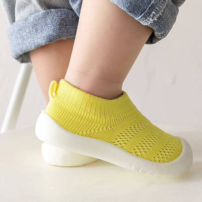 2024 infant walking shoes pre walkers shoes soft sole anti-collision anti-kick baby walking shoes