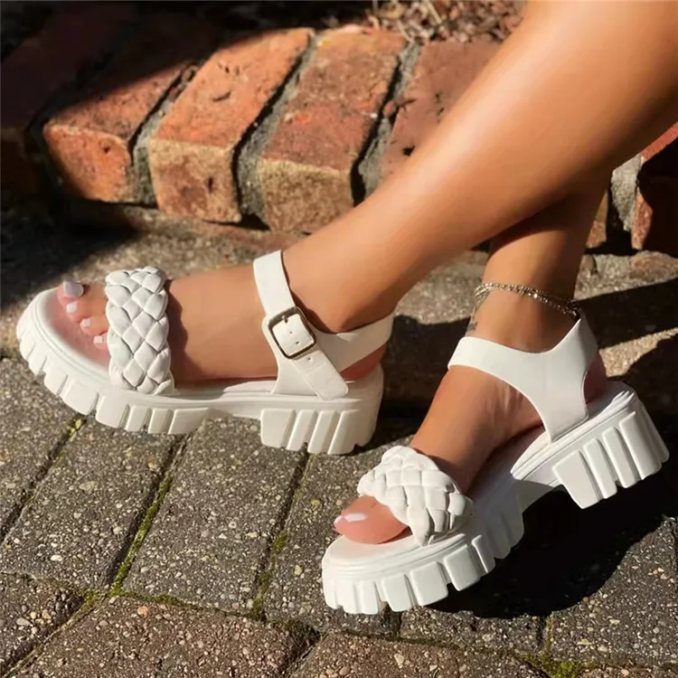 2024 plate-size braided platform sandals for women to wear beach sandals with wedges and buckles