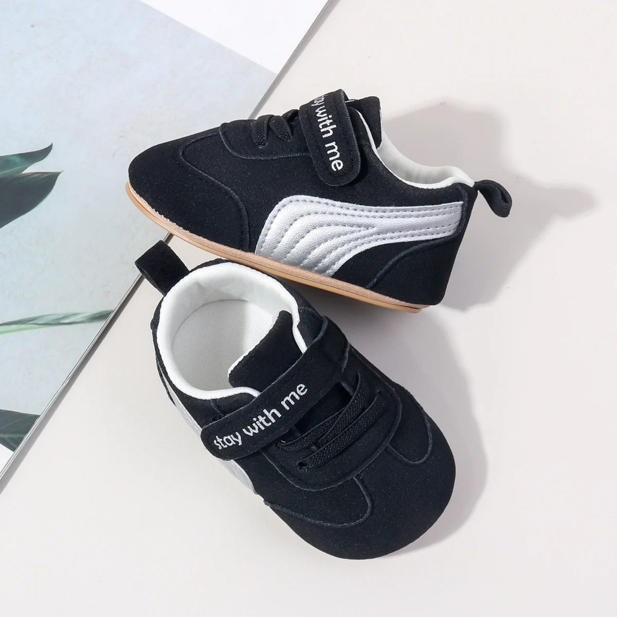 Latest Cute Safety Infant Shoes Anti-slip TPR Soles Fashionable Comfortable Pre Walker Baby Casual Shoes manufacture