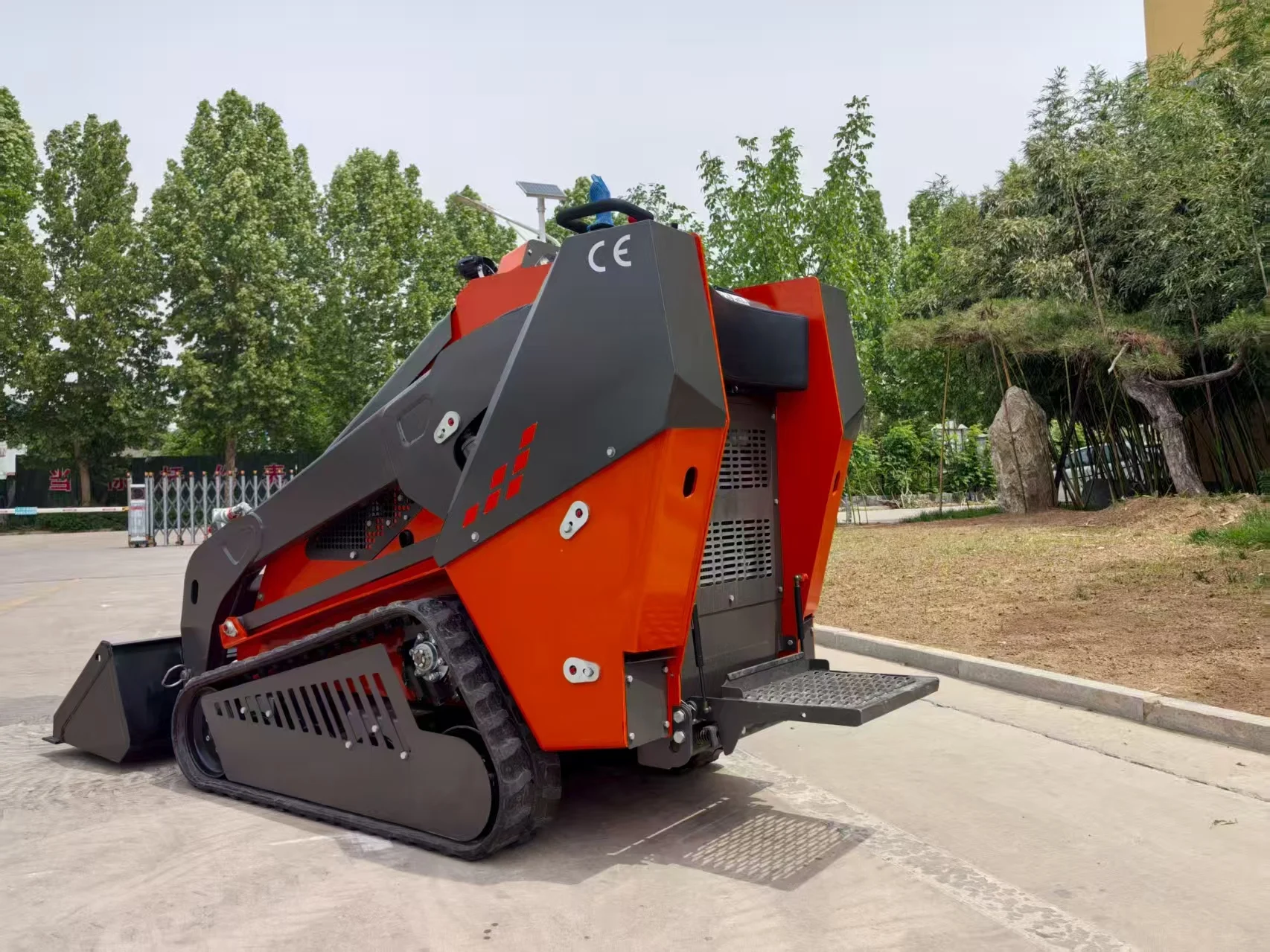 product chinese small skid steer mini loader hydraulic compact crawler loader for construction and farm-5