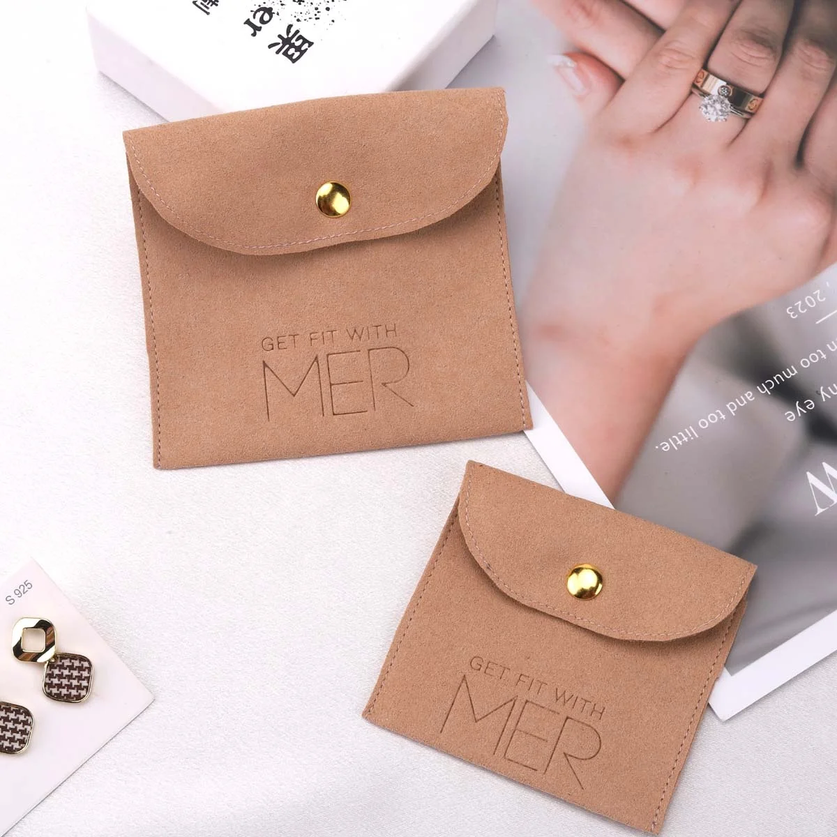 Lower MOQ High Quality Microfiber Cover Jewelry Dust Bag For Earring Necklace Custom Emboss Faux Suede Envelope Jewelry Pouch
