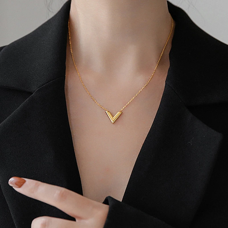 v shaped pendant necklace