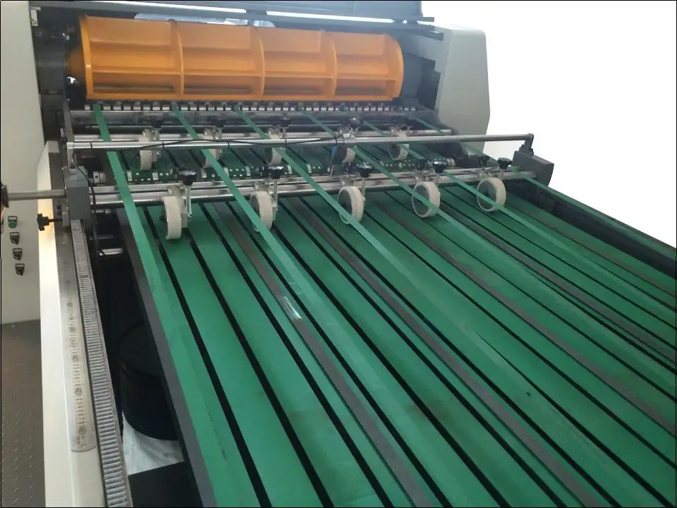 CM-1500A Servo Precision High Speed Sheet Cutter Machine with One Roll 12