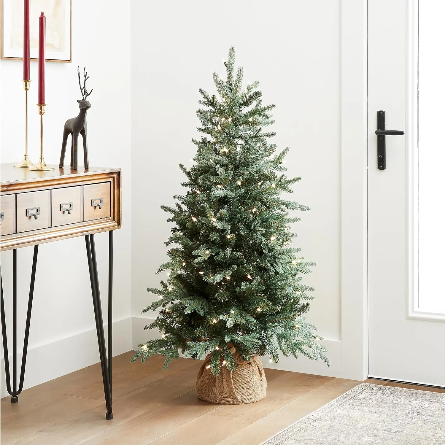 Luxury Artificial Christmas Tree Decorated with Pine Cones, Berry Clusters, Frosted Branches and Pot Base for Home Decor manufacture