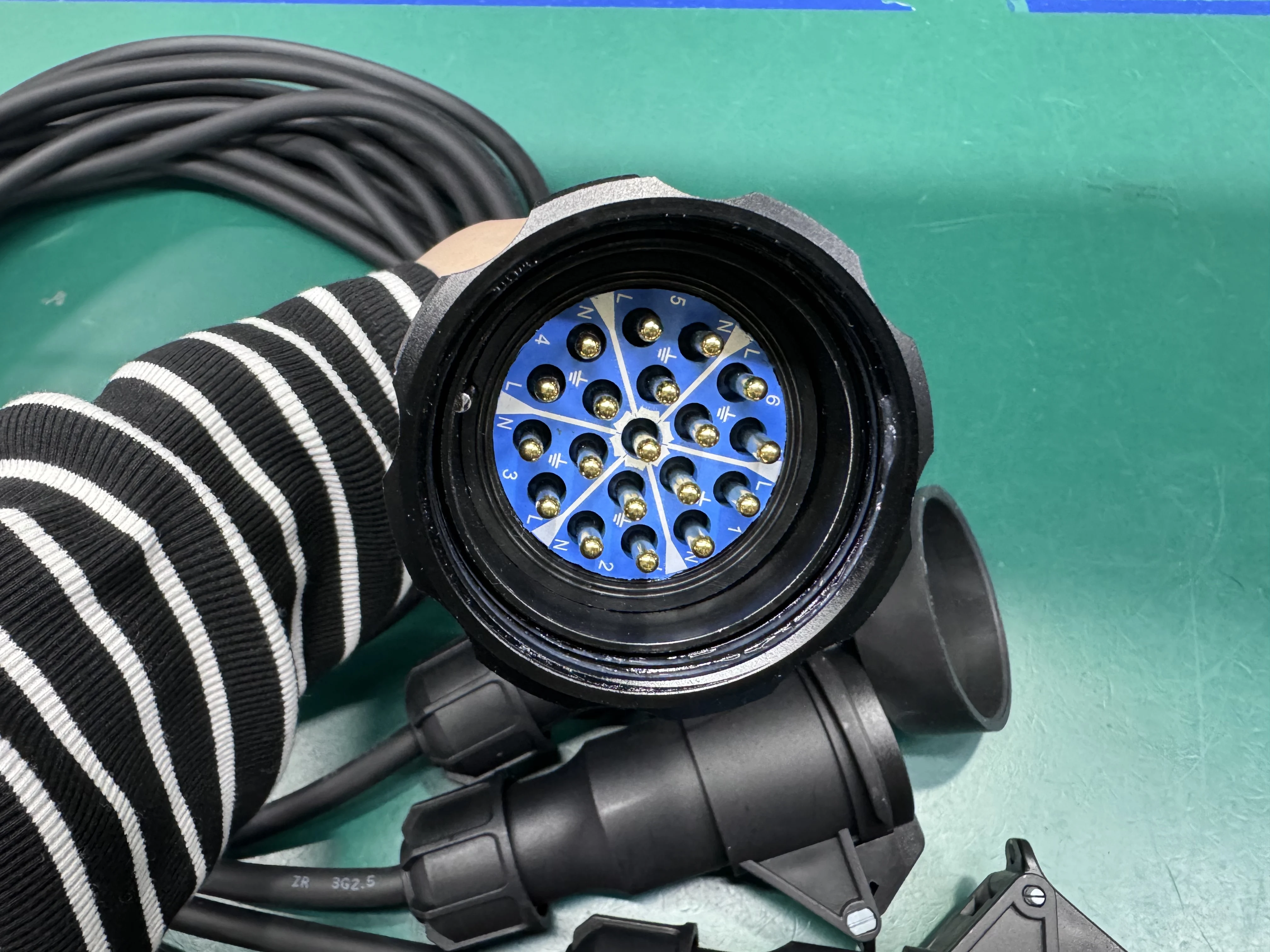 19-Core Male Female Aviation Plug Gold-Plated Copper Needle Stage Light Signal Waterproof Plug with Distribution Box