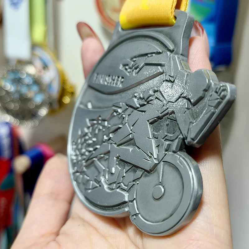 Custom 3D Sports Running Marathon Race Medal Silver Zinc Alloy Metal Sport Medals with Ribbon manufacture