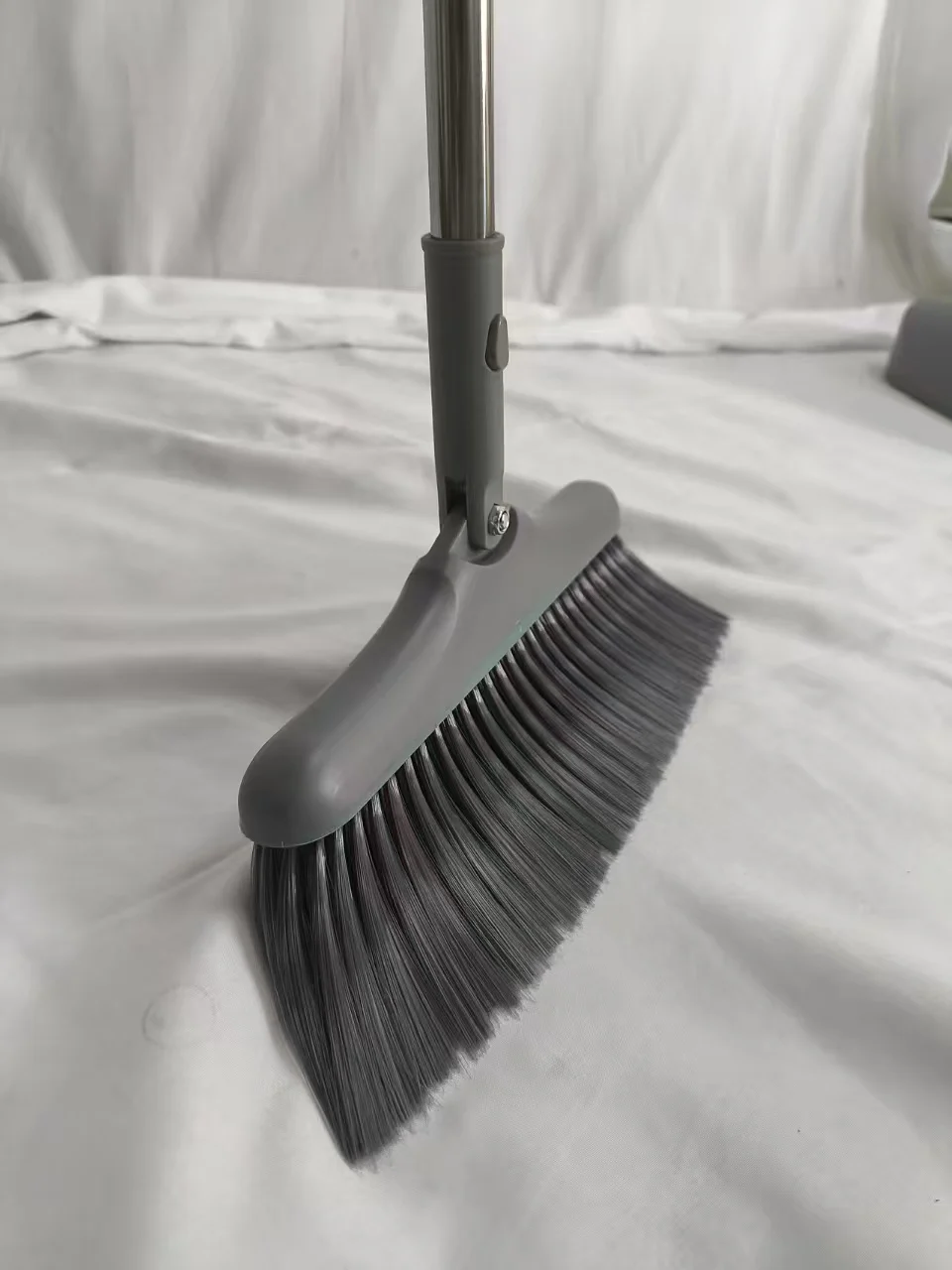 Factory Price 2025 Hot Sale Folding Broom and Dustpan Set Three-section Pole Broom Dustpan with PET Bristle, Household Items