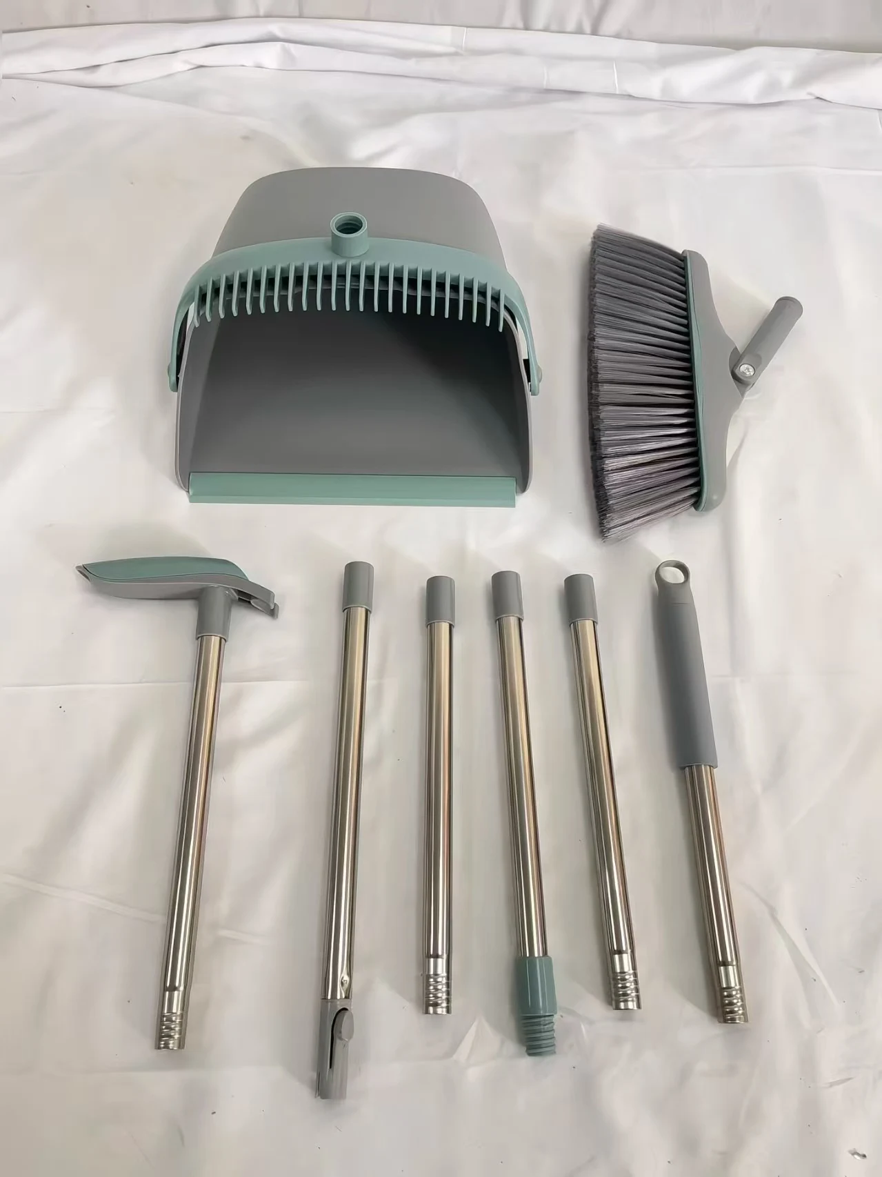 Factory Price 2025 Hot Sale Folding Broom and Dustpan Set Three-section Pole Broom Dustpan with PET Bristle, Household Items