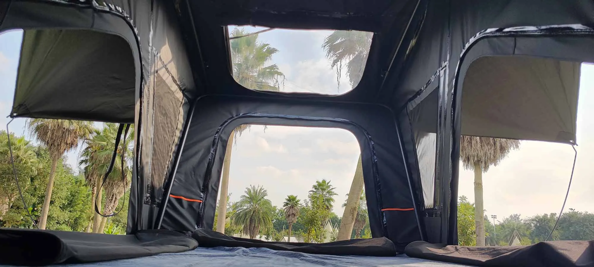 2025 New Design X Hinge Hardshell Rooftop Tent with Wooden Case Packaging for Outdoor Camping